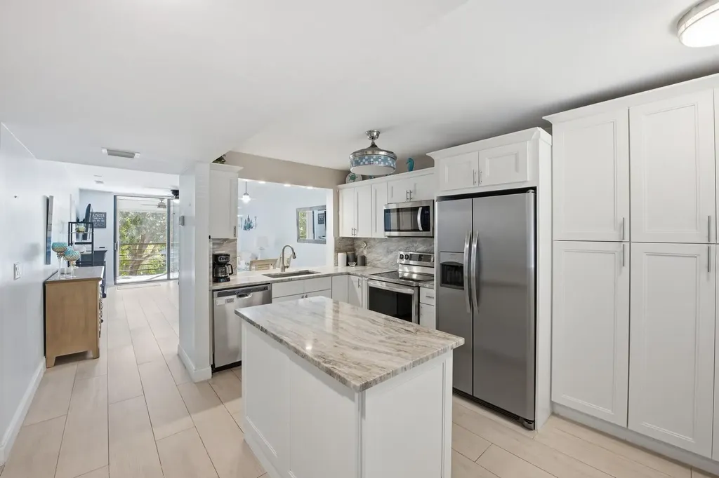 3138 Via Poinciana Lake Worth FL 33467