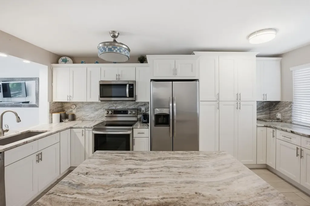 3138 Via Poinciana Lake Worth FL 33467