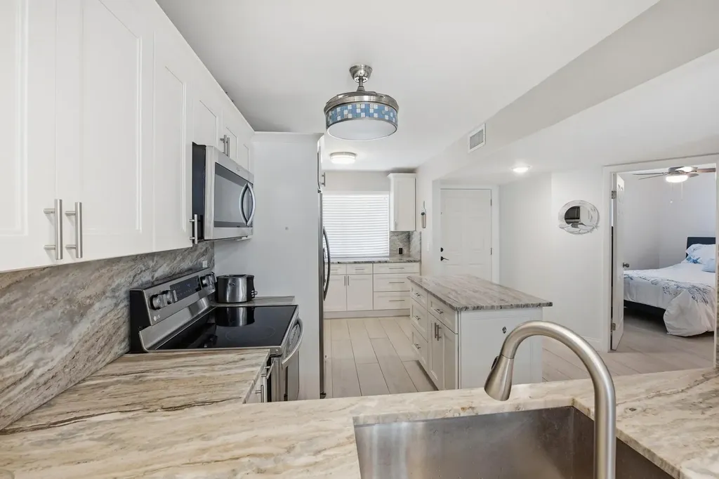 3138 Via Poinciana Lake Worth FL 33467