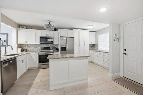 3138 Via Poinciana Lake Worth FL 33467