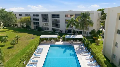 3138 Via Poinciana Lake Worth FL 33467