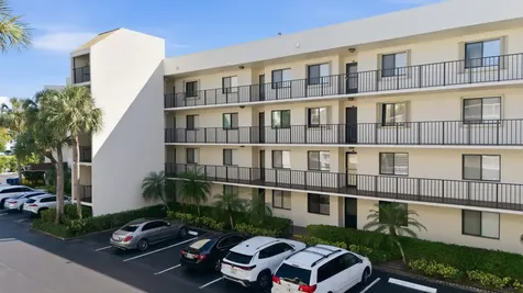 3138 Via Poinciana Lake Worth FL 33467