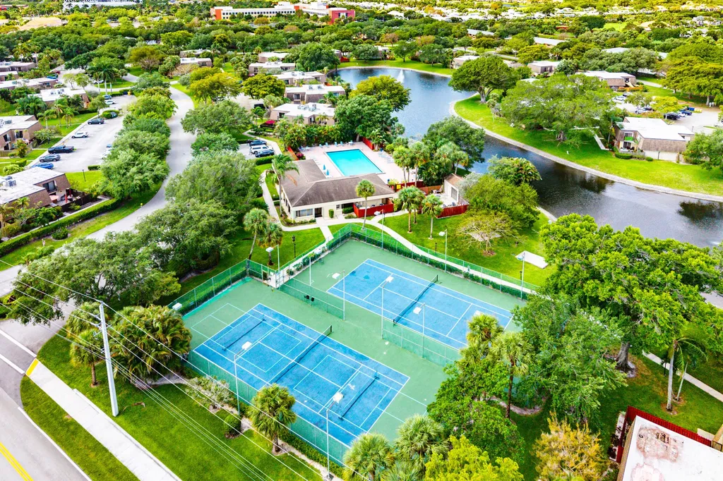 2900 SW 22nd Circle Delray Beach FL 33445