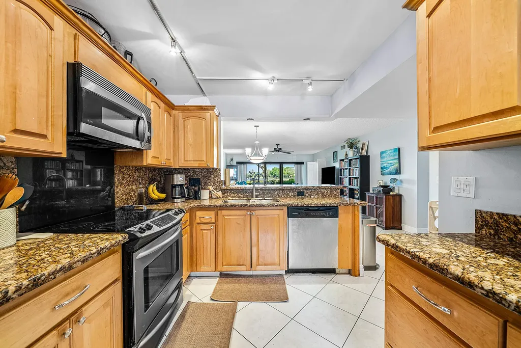 2900 SW 22nd Circle Delray Beach FL 33445