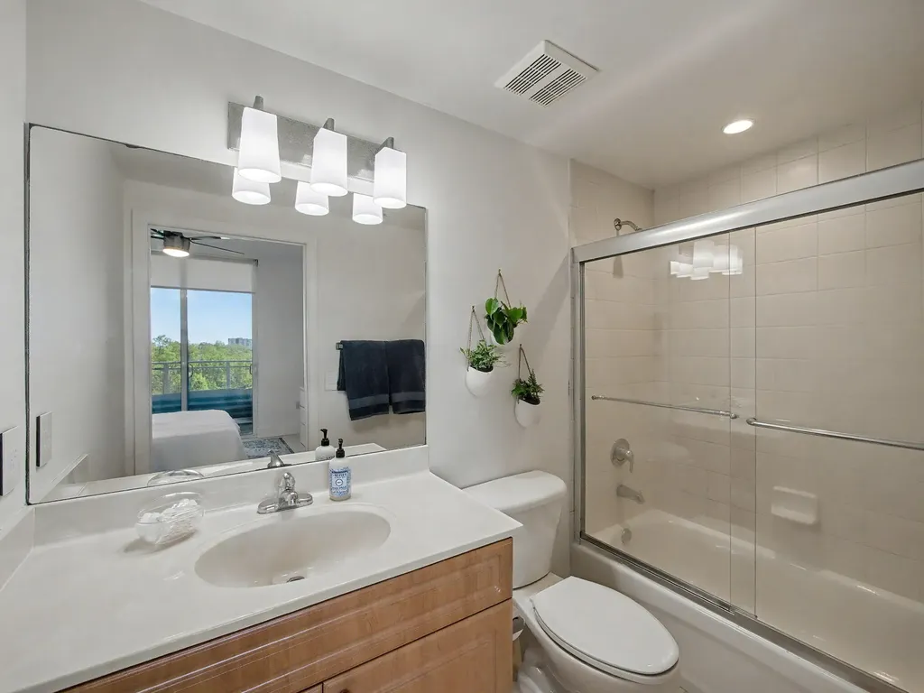 2600 SW 27th Avenue Miami FL 33133