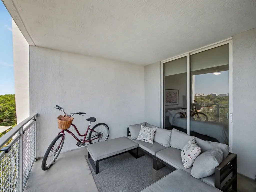 2600 SW 27th Avenue Miami FL 33133