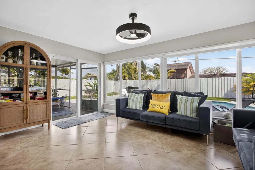 571 SE 14th Street Pompano Beach FL 33060