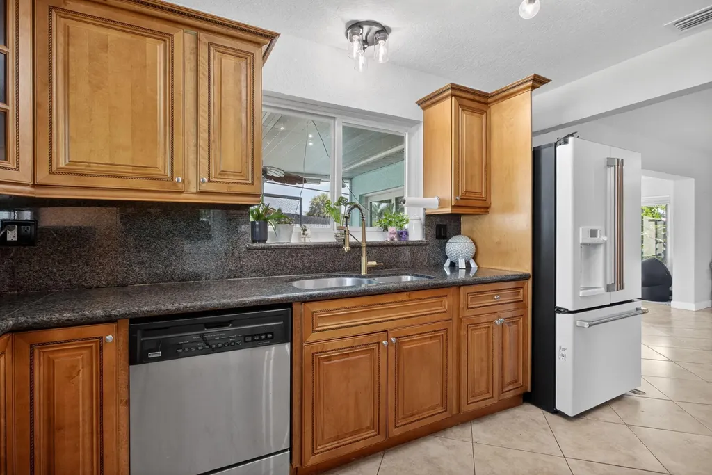 571 SE 14th Street Pompano Beach FL 33060