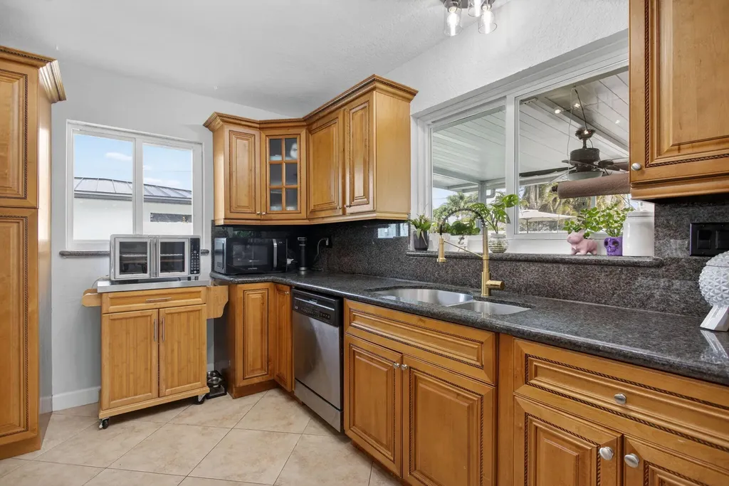 571 SE 14th Street Pompano Beach FL 33060