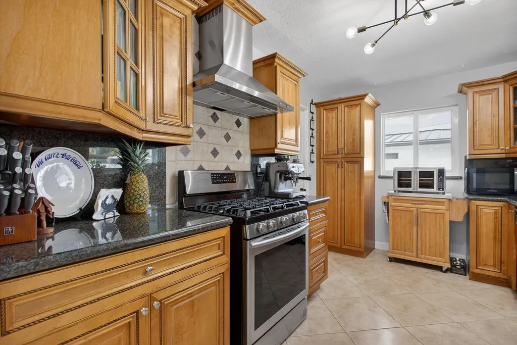 571 SE 14th Street Pompano Beach FL 33060