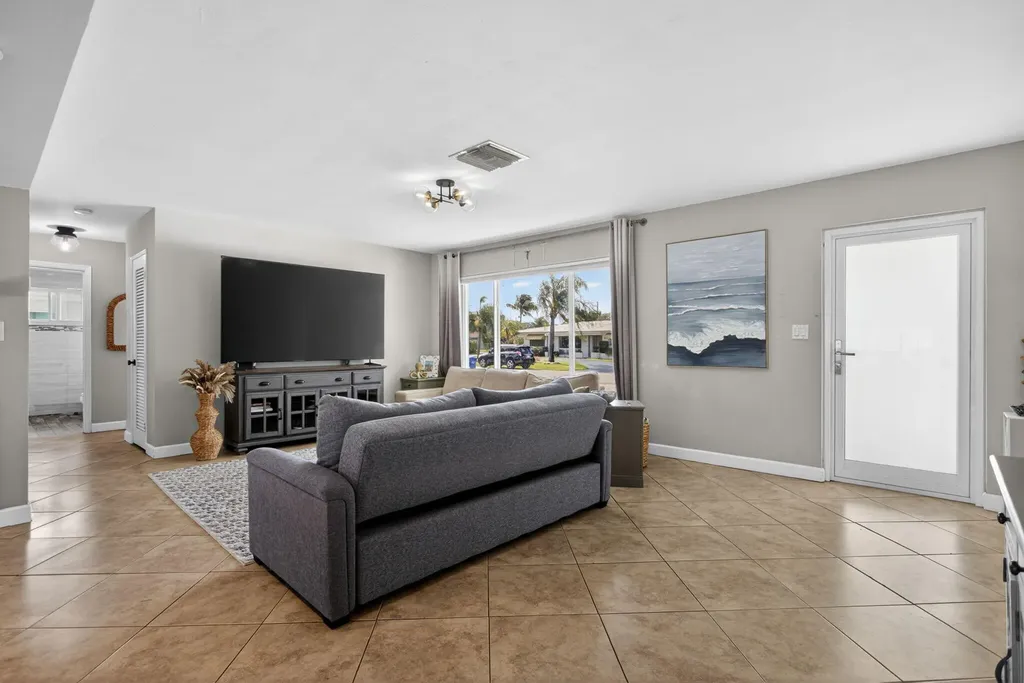 571 SE 14th Street Pompano Beach FL 33060
