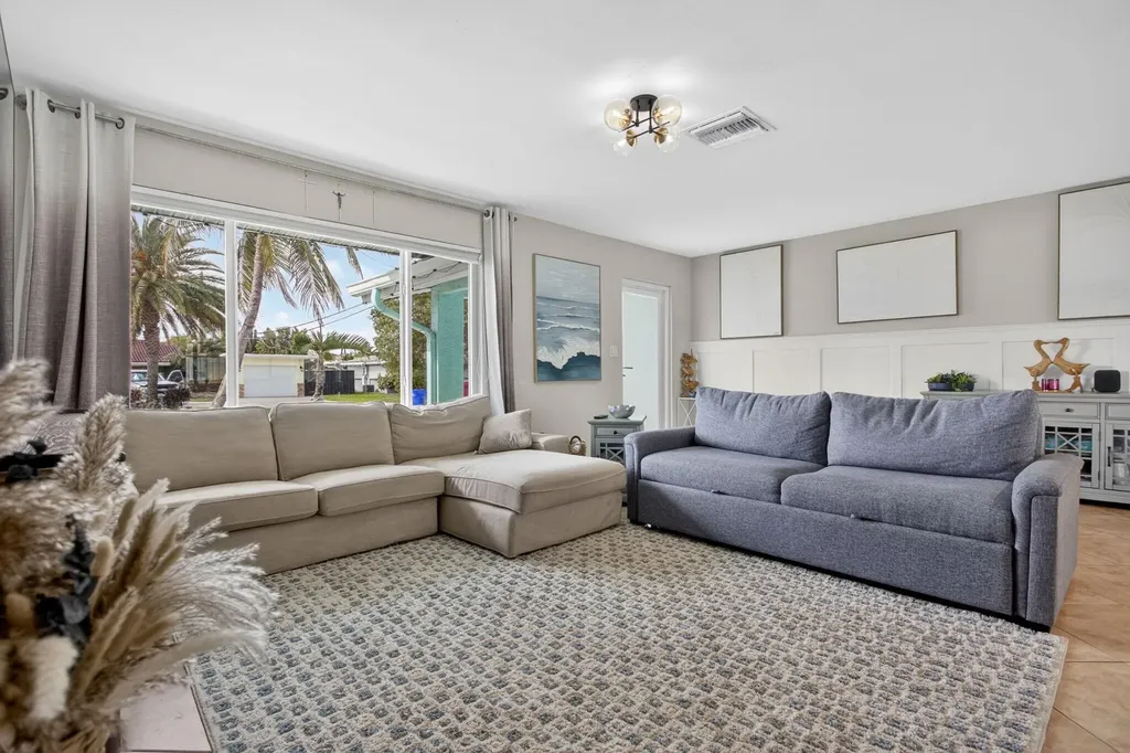 571 SE 14th Street Pompano Beach FL 33060