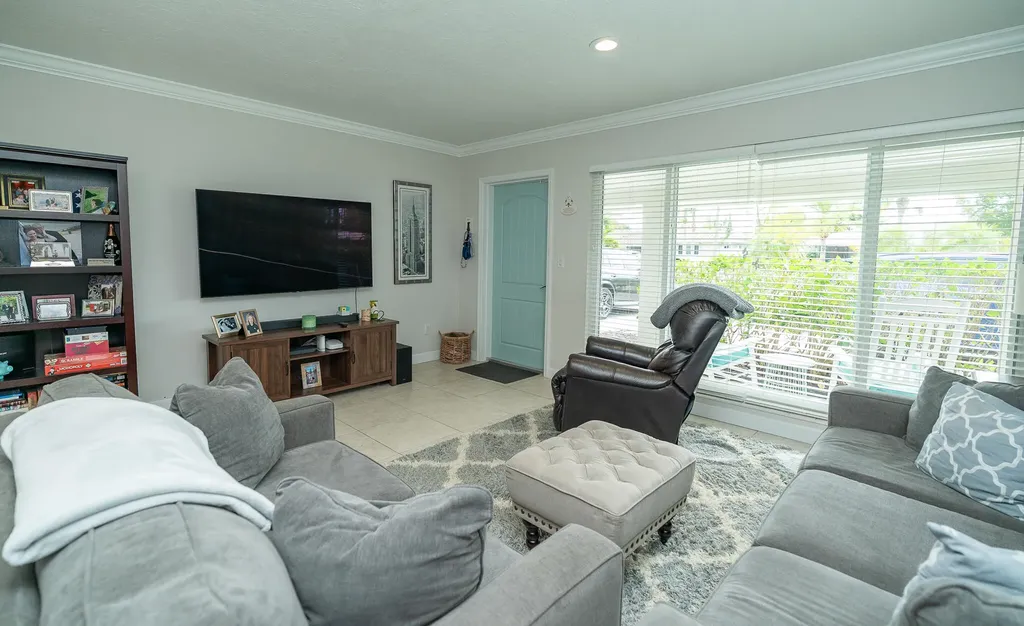 421 SE 4th Terrace Pompano Beach FL 33060