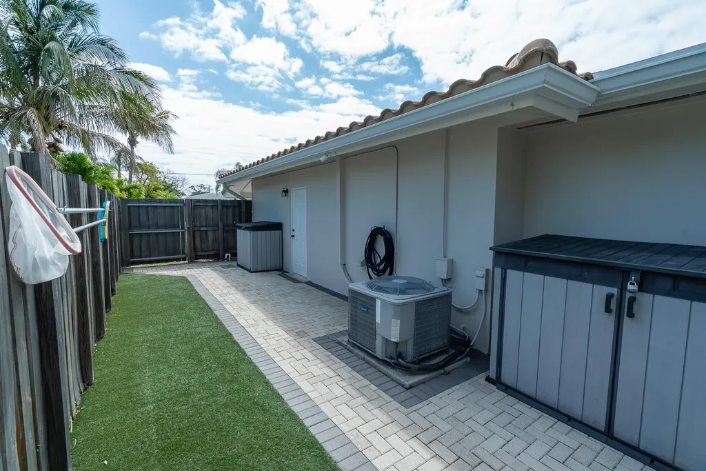 421 SE 4th Terrace Pompano Beach FL 33060
