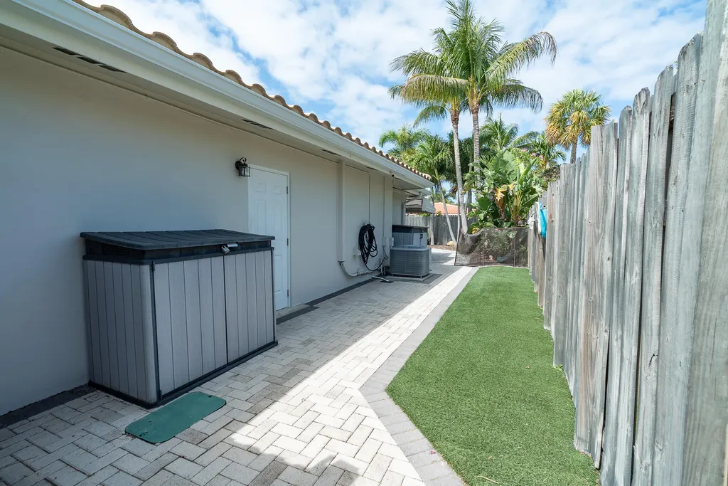 421 SE 4th Terrace Pompano Beach FL 33060