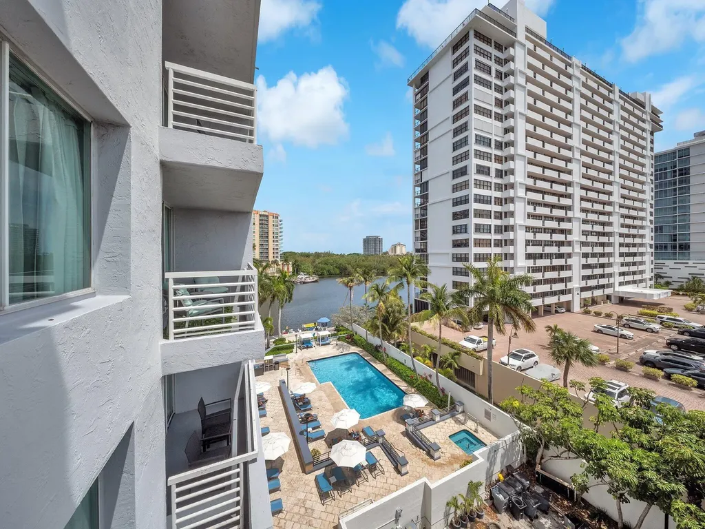 2670 E Sunrise Boulevard Fort Lauderdale FL 33304