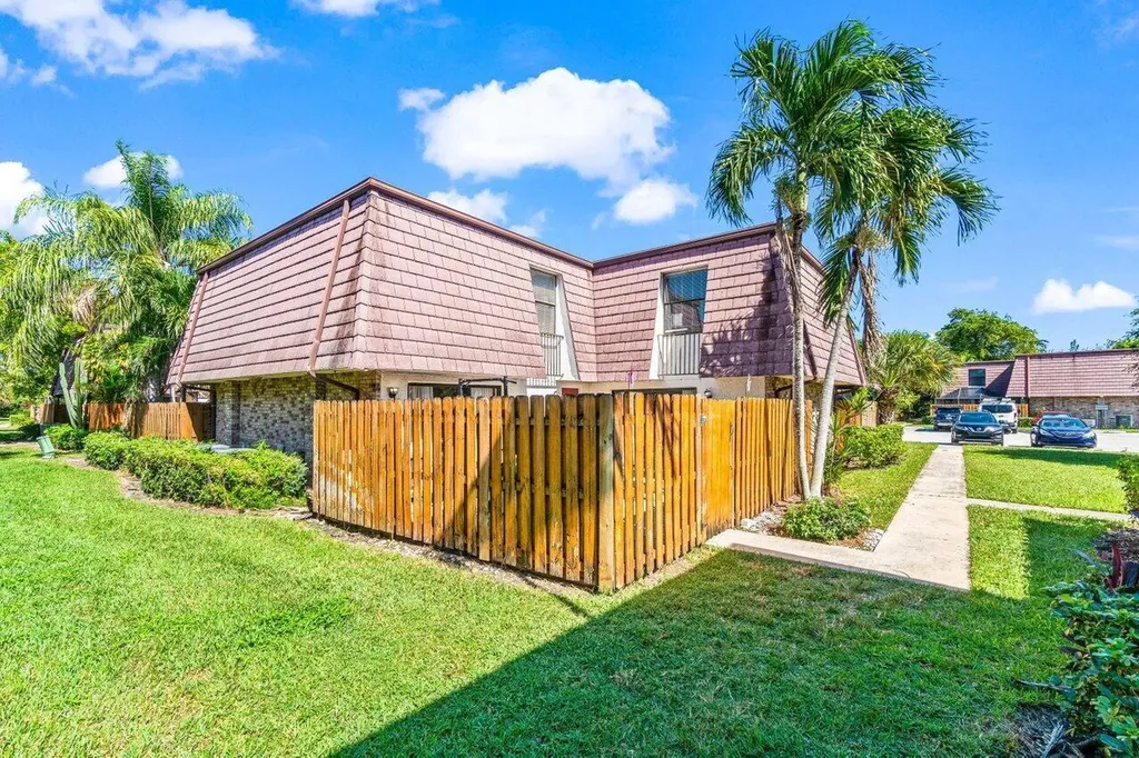 7529 E Courtyard Run E Boca Raton FL 33433