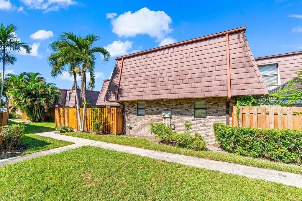 7529 E Courtyard Run E Boca Raton FL 33433