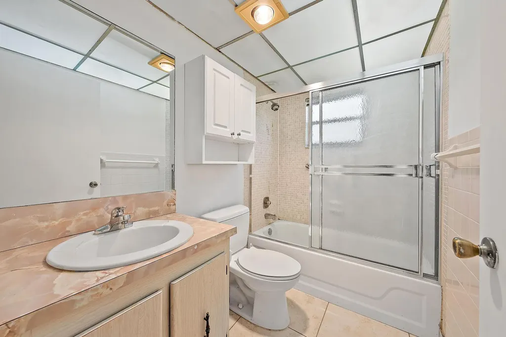 869 S Flanders S Delray Beach FL 33484