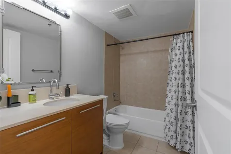 2641 N Flamingo Road Sunrise FL 33323