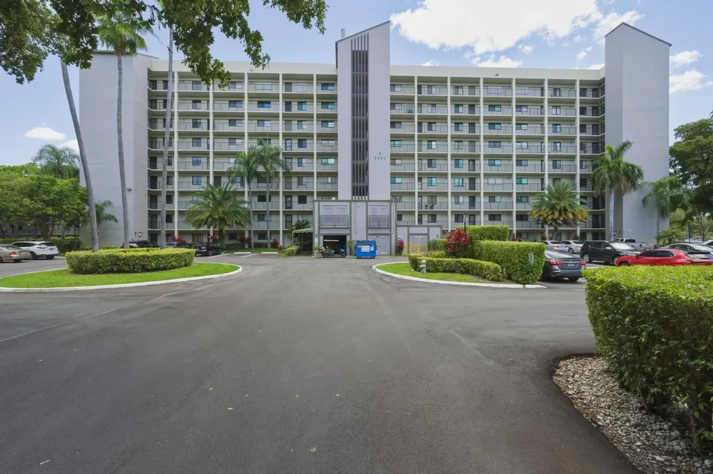2205 S Cypress Bend Drive Pompano Beach FL 33069