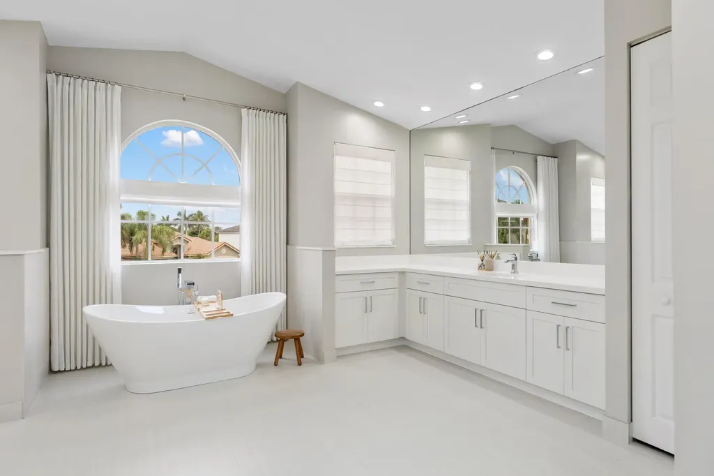 19132 Streamside Court Boca Raton FL 33498