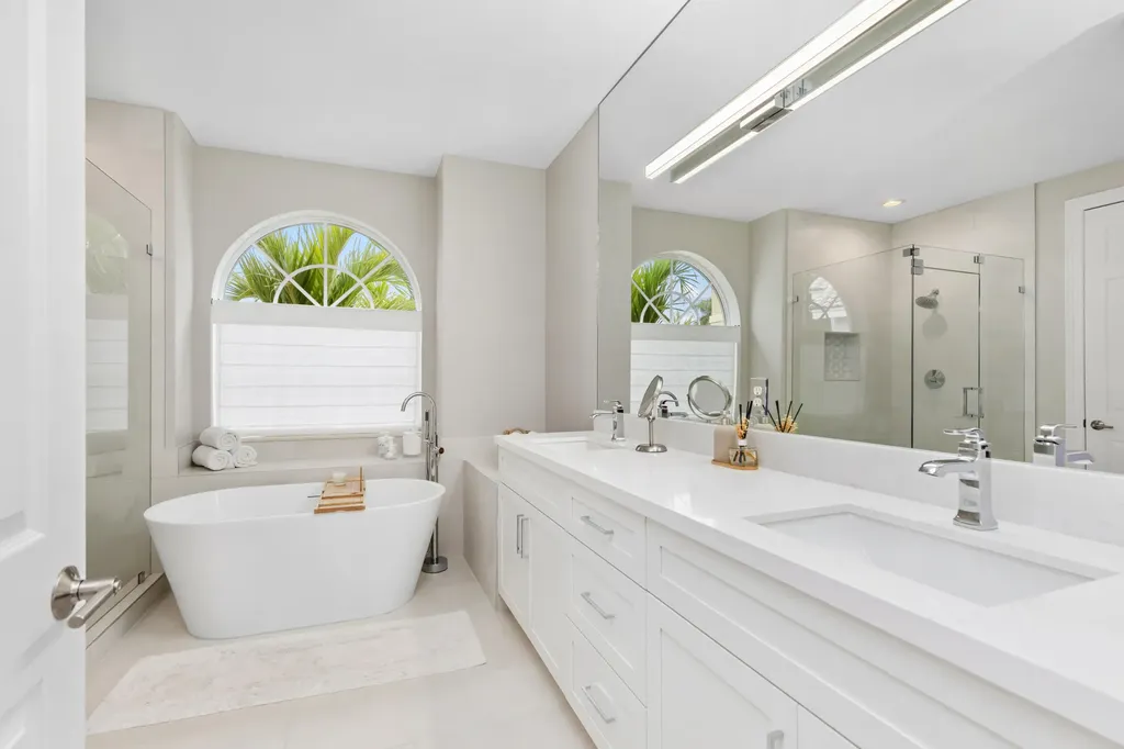 19132 Streamside Court Boca Raton FL 33498