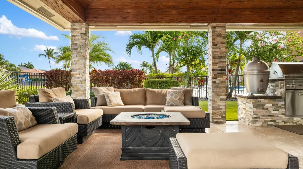 19132 Streamside Court Boca Raton FL 33498