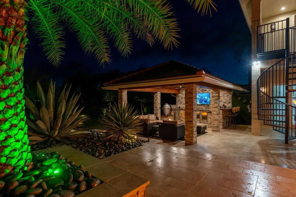 19132 Streamside Court Boca Raton FL 33498