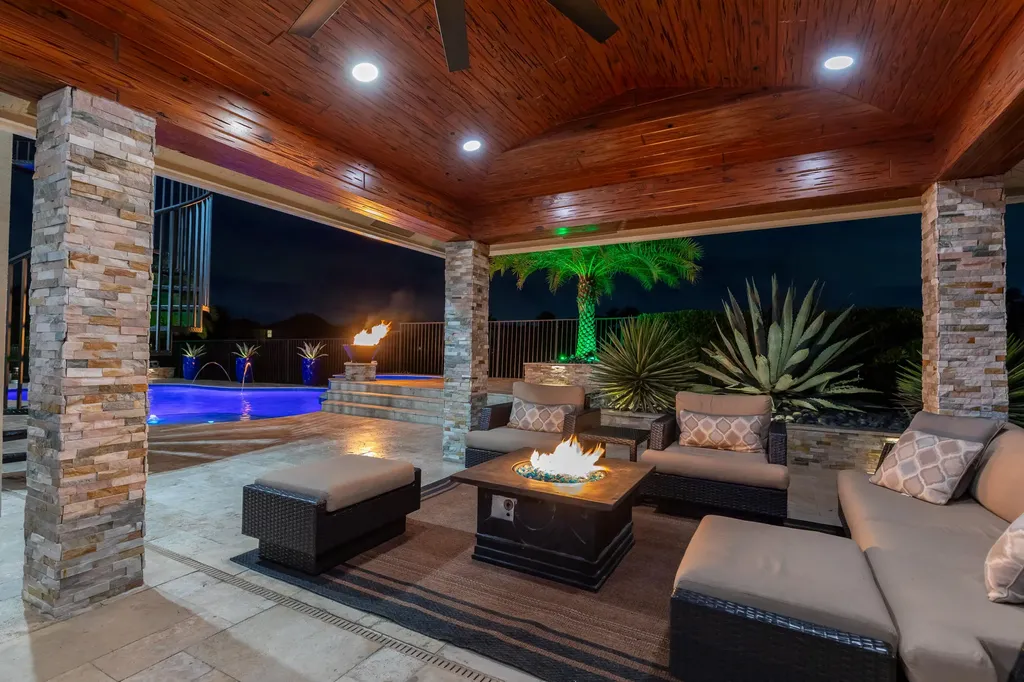19132 Streamside Court Boca Raton FL 33498