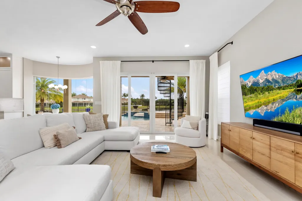 19132 Streamside Court Boca Raton FL 33498