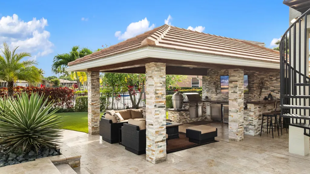 19132 Streamside Court Boca Raton FL 33498