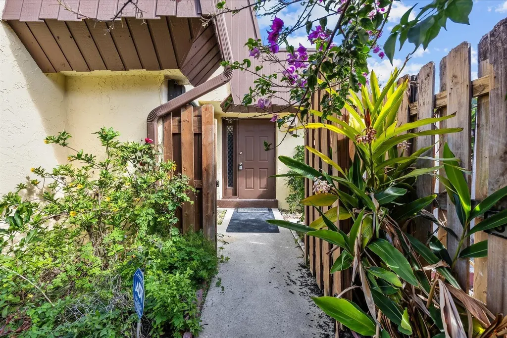 3548 Gardens East Drive Palm Beach Gardens FL 33410