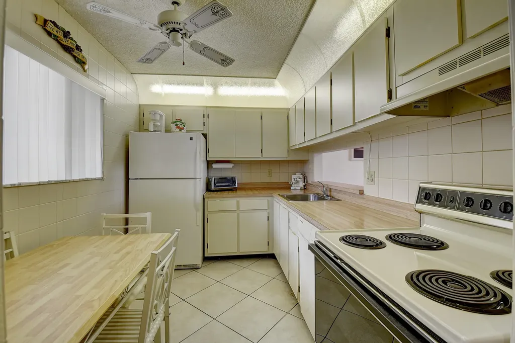 5370 Las Verdes Circle Delray Beach FL 33484
