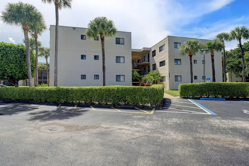 5370 Las Verdes Circle Delray Beach FL 33484