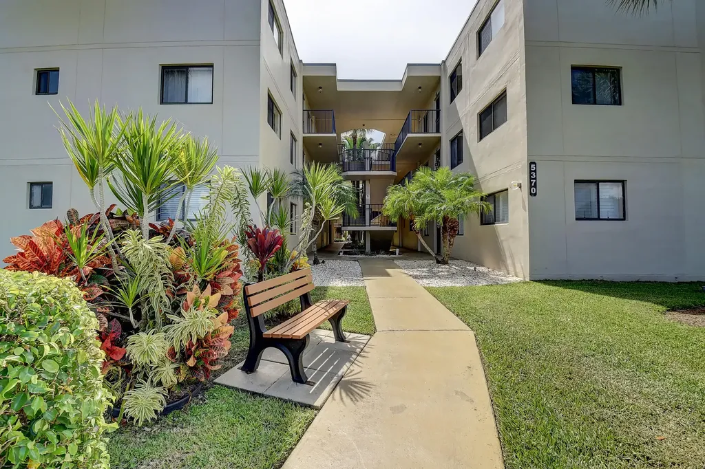 5370 Las Verdes Circle Delray Beach FL 33484
