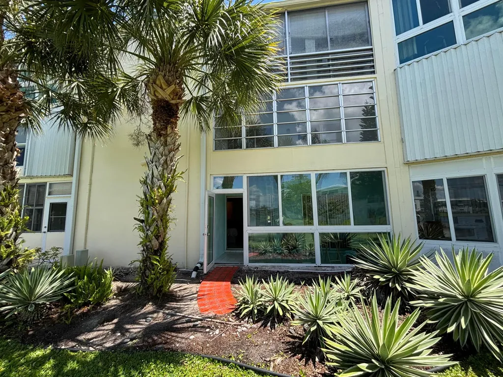 105 E Wellington West Palm Beach FL 33417