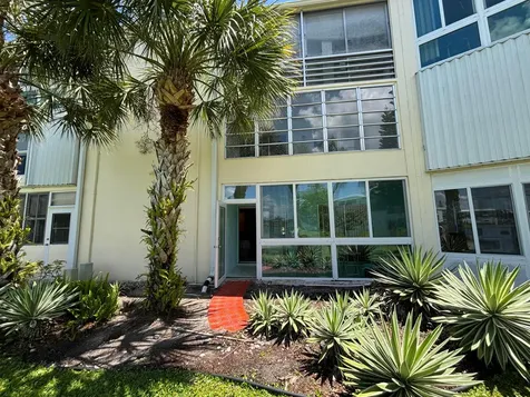 105 E Wellington West Palm Beach FL 33417