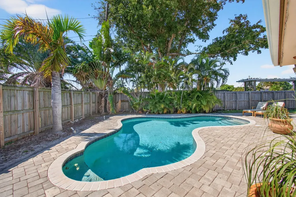 301 SE 8th Avenue Deerfield Beach FL 33441