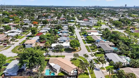 301 SE 8th Avenue Deerfield Beach FL 33441