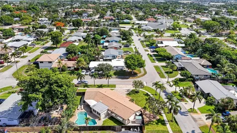301 SE 8th Avenue Deerfield Beach FL 33441