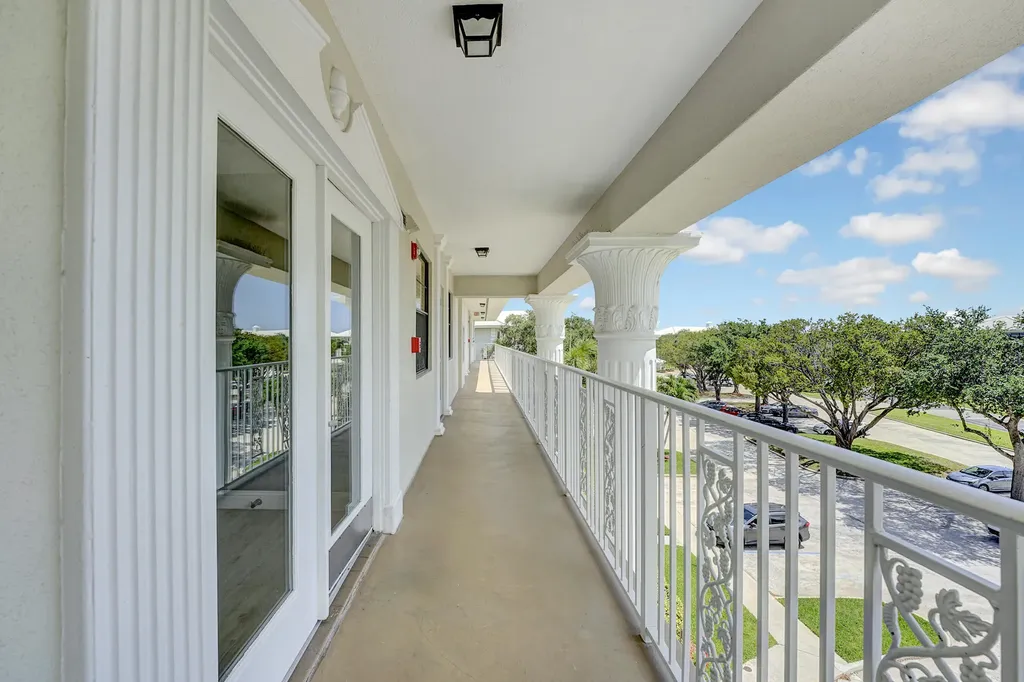 6097 Balboa Circle Boca Raton FL 33433