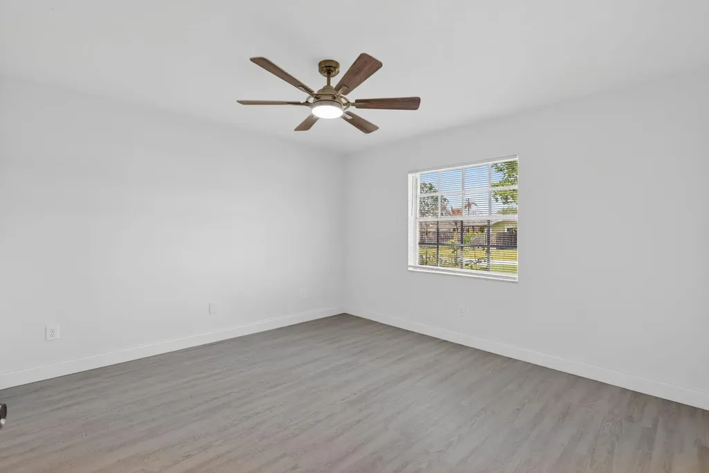 124 SE Eyerly Avenue Port St Lucie FL 34983