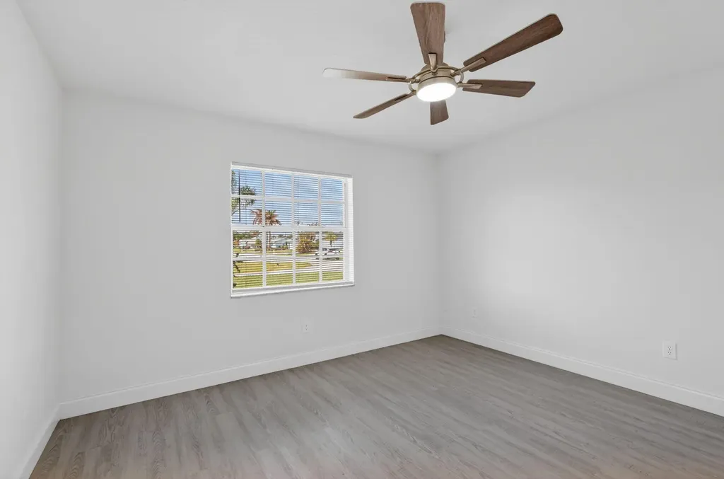 124 SE Eyerly Avenue Port St Lucie FL 34983