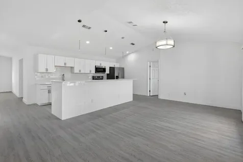 124 SE Eyerly Avenue Port St Lucie FL 34983