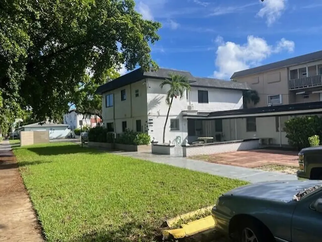 1858 Dewey Street Hollywood FL 33020