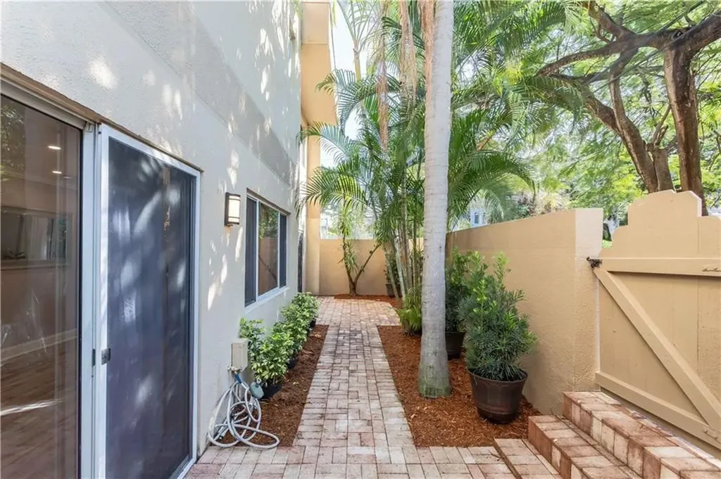 101 SE 15th Avenue Fort Lauderdale FL 33301