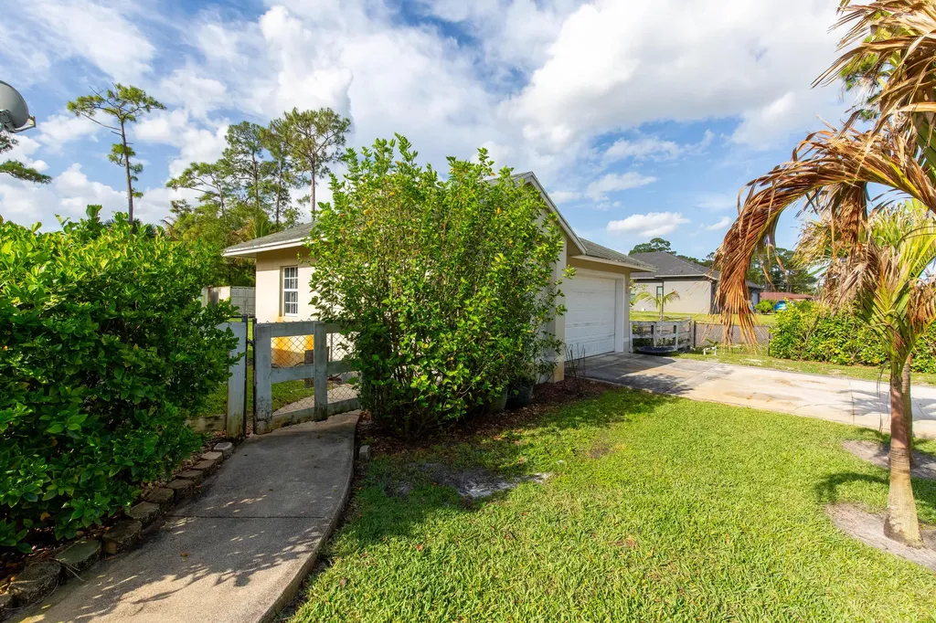 13428 N 87th Street Street N The Acreage FL 33412