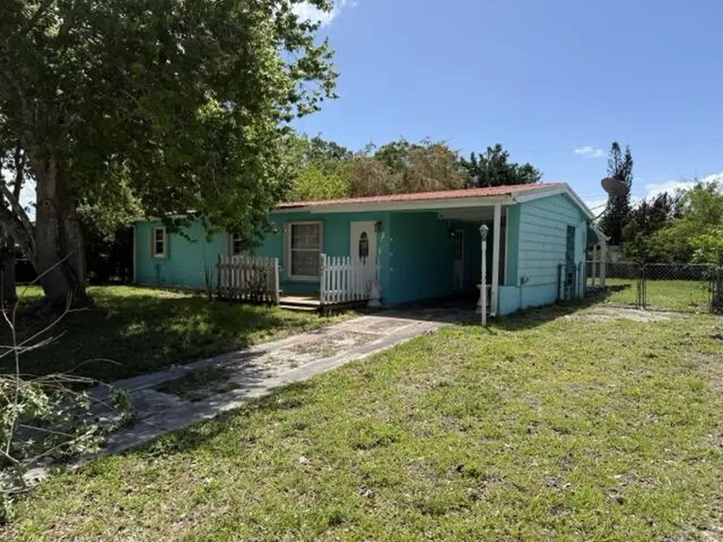 2443 2nd Place SW Vero Beach FL 32962