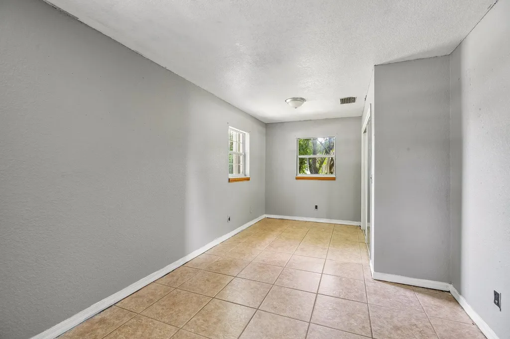 2443 2nd Place SW Vero Beach FL 32962